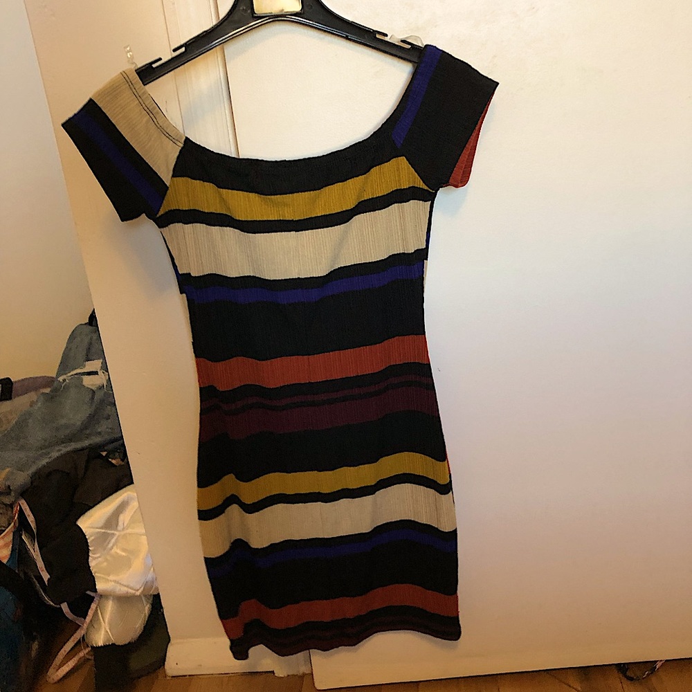 adorable strapless color block mini dress!